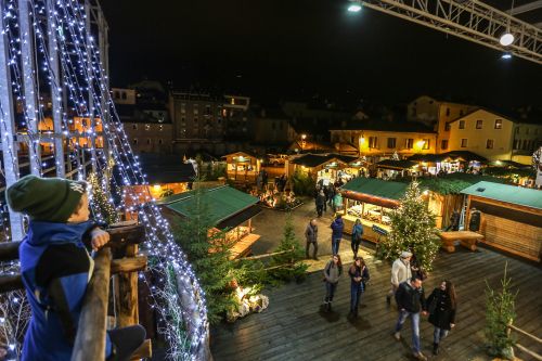 Mercatini Di Natale Aosta.Mercatini Di Natale Aosta 2020 Marche Vert Noel Foto Date Orari Eventi Come Arrivare Offerte Hotel Viaggi