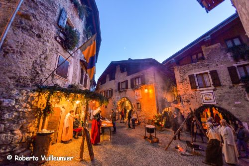 Mercatini Di Natale Tenno.Mercatini Di Natale A Canale Di Tenno 2020 Foto Date Orari Eventi Offerte Hotel Viaggi